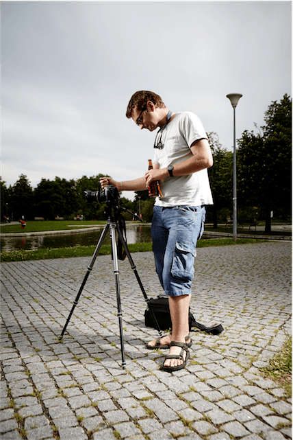 man camera photographer portrait tripod settings shorts glasses DSLR locations