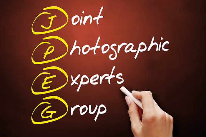 JPEG and RAW - What's the Difference? by iPhotography.com