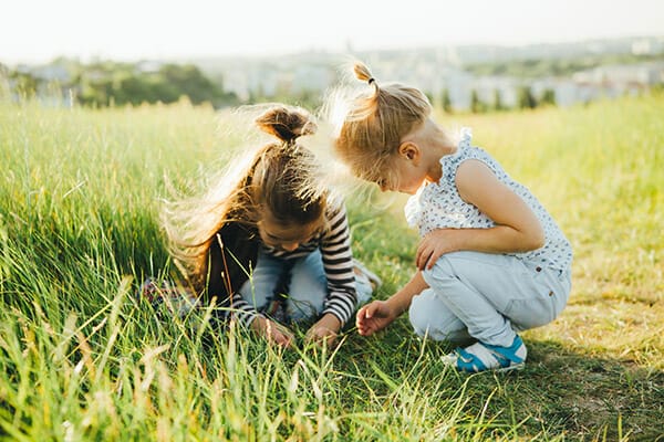 spring photography tips kids looking for insects 5 spring photography tips kids looking for insects 5