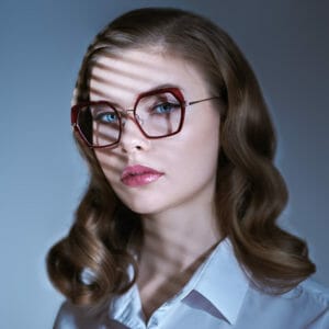 Photographing Glasses - How to Avoid Reflections in your Photos