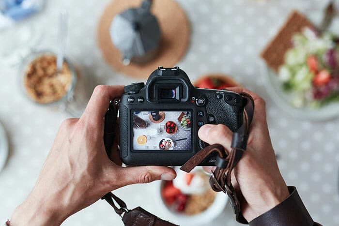Professional,Food-photographer,Making,Shot,Of,Food,For,Advert Food Photography Tutorial
