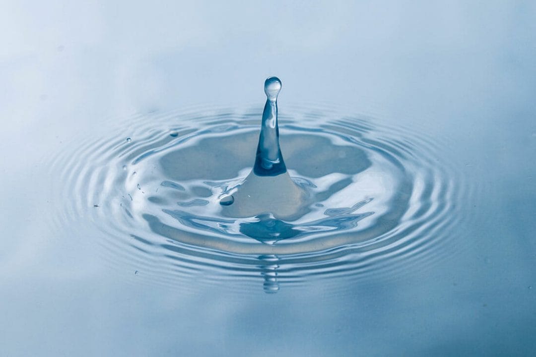 Water,Drops,And,Circle,Ripples,-,Splash,Of,Light,Blue Water Drop Photography Tutorial
