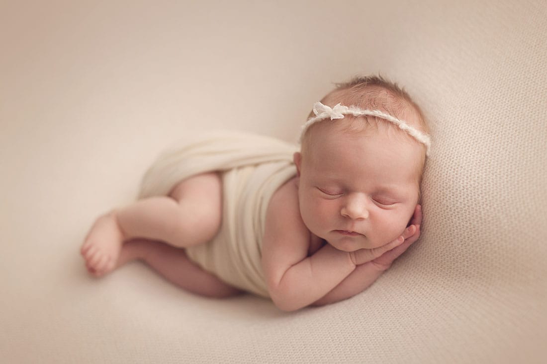 Newborn Photography Tutorial: Posing & Retouching PRO EDU