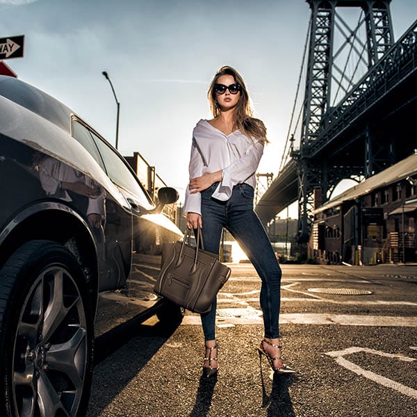 Beautiful,Fashion,Model,Woman,Posing,With,A,Car,Wearing,Causual