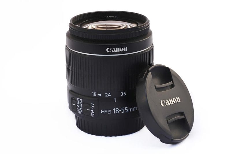 lose up of Canon 18-55mm IS STM black kit lens. Canon lens have many types. Canon lens have varying prices. Canon lens have advantages over others.