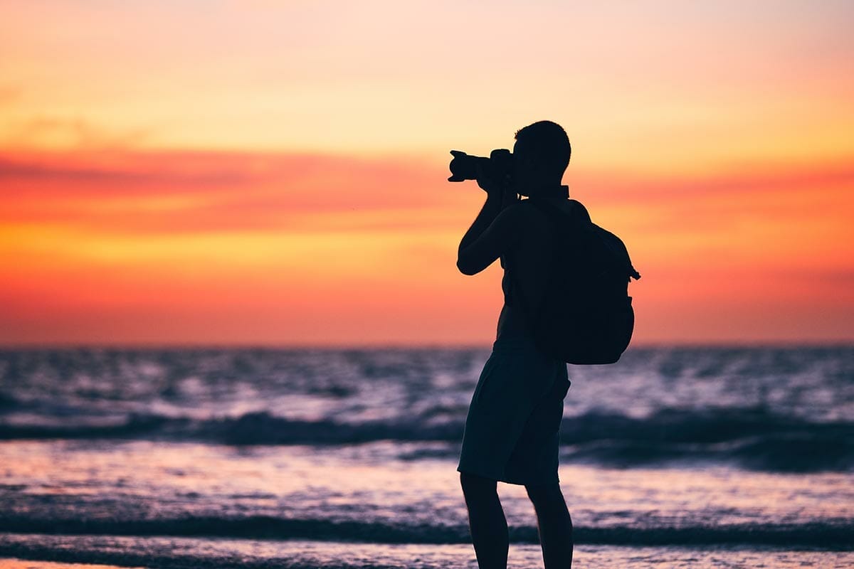 Silhouette,Of,The,Young,Photographer.,Photo,Shooting,During,Amazing,Sunset