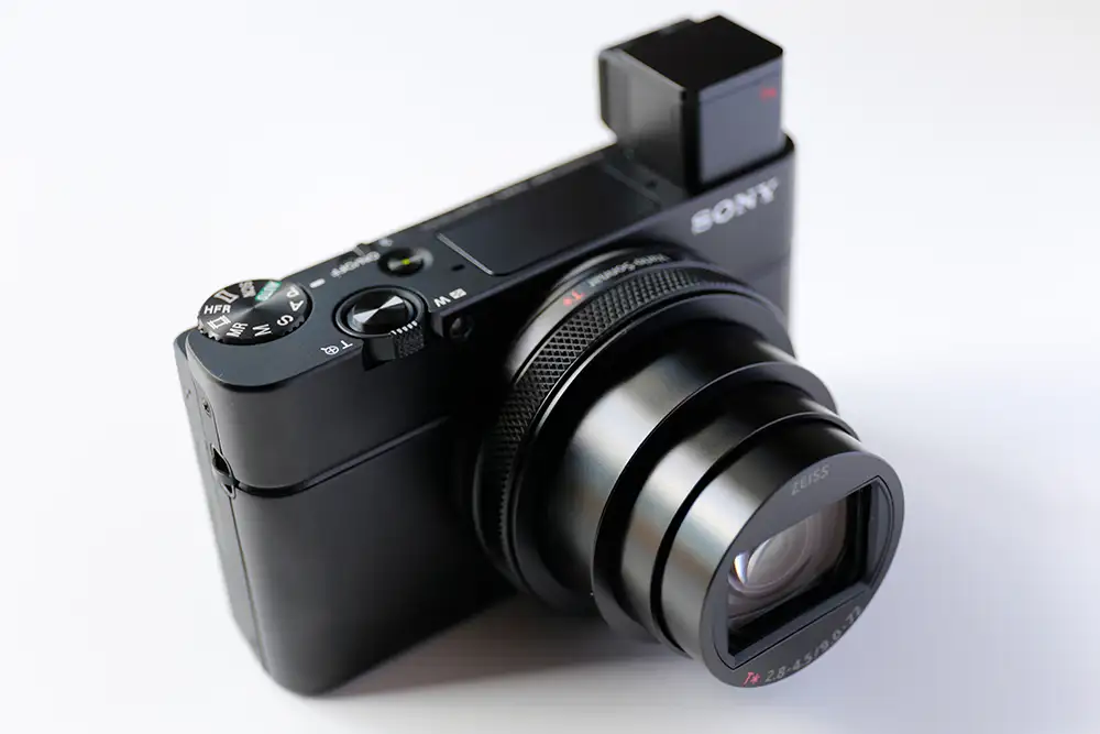Image of a SONY series RX100 version VII camera on a white background