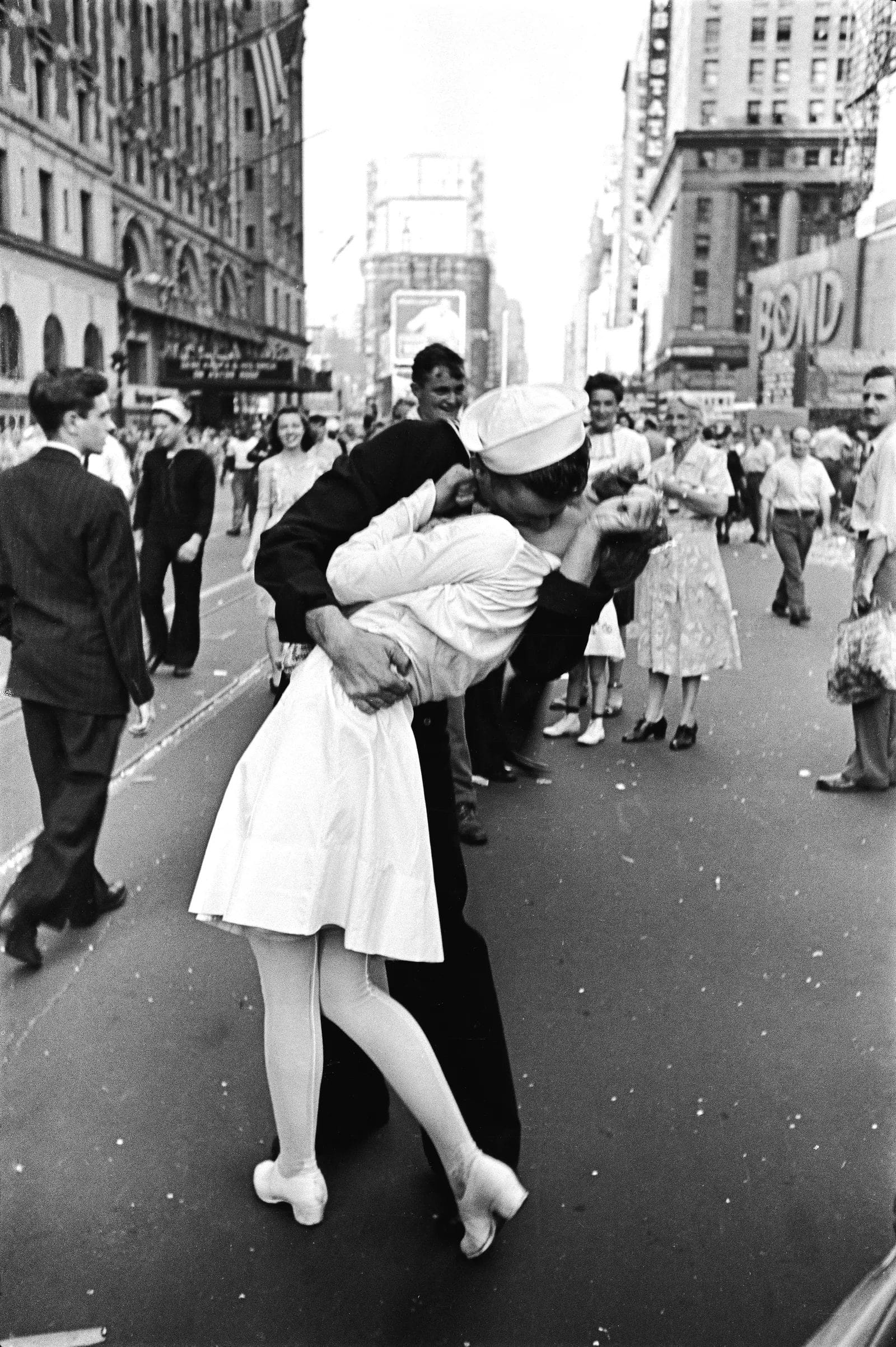 V-J Day in Times Square Copyright Alfred Eisenstaedt (1945)